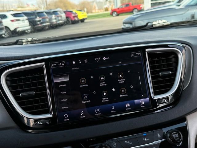 Used 2023 Chrysler Pacifica Touring-L FWD image 25