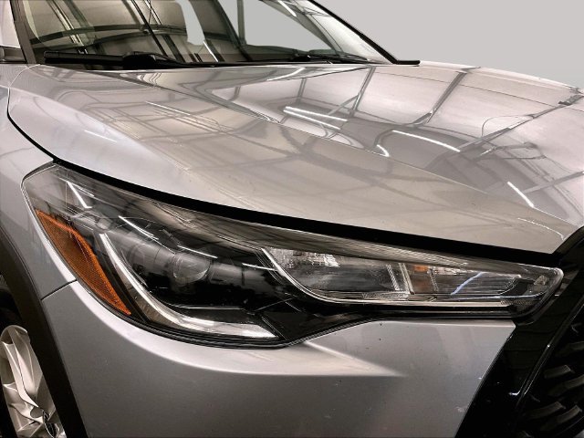 Used 2023 Toyota Corolla Cross LE AWD/4WD image 27