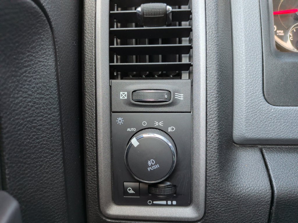 Used 2019 RAM 1500 Express AWD/4WD image 25