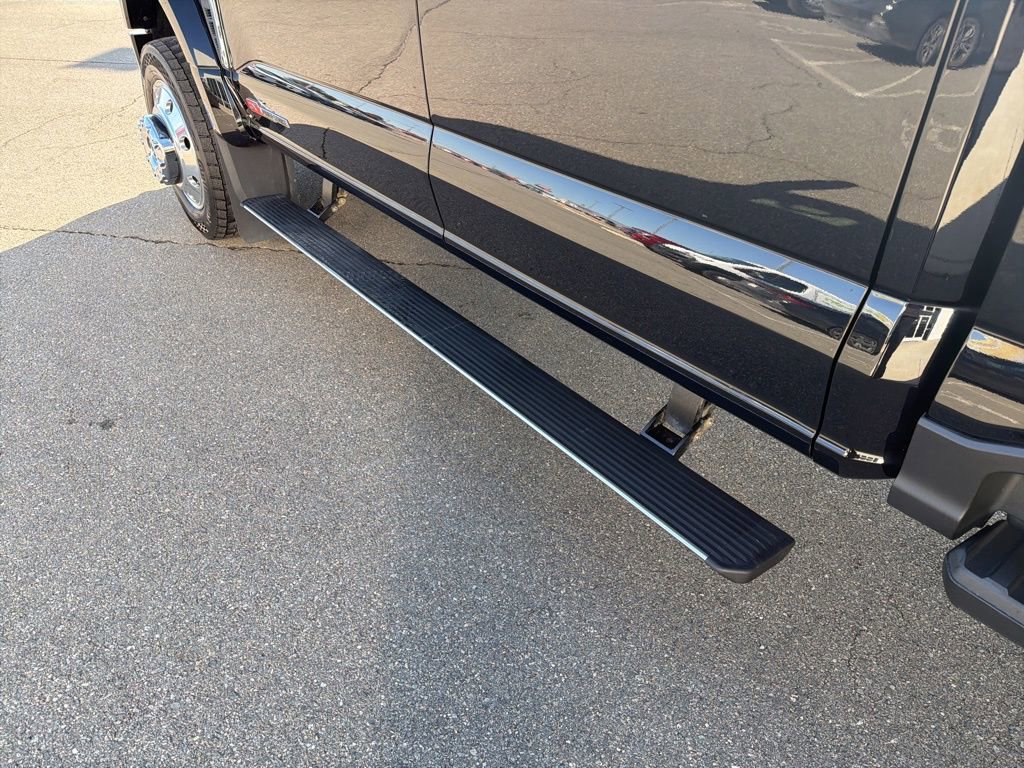 Certified 2025 Ford F450 Platinum w/ Platinum Plus Package image 18