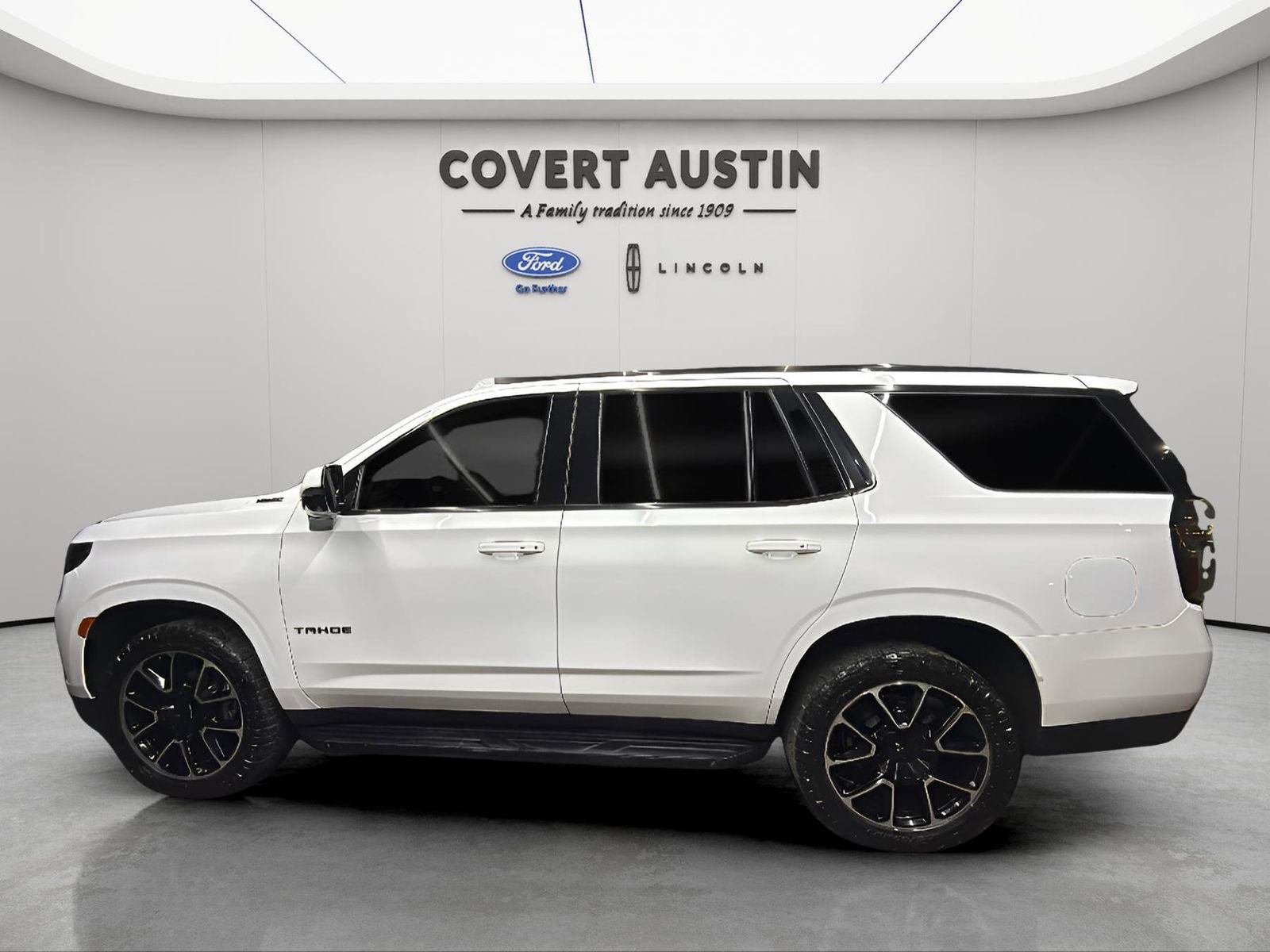 Used 2023 Chevrolet Tahoe RST w/ Luxury Package image 2