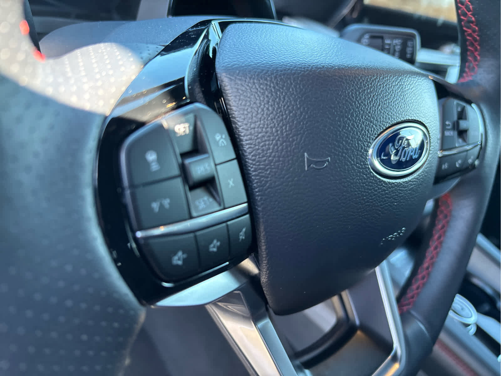 Certified 2025 Ford Explorer ST-Line image 17