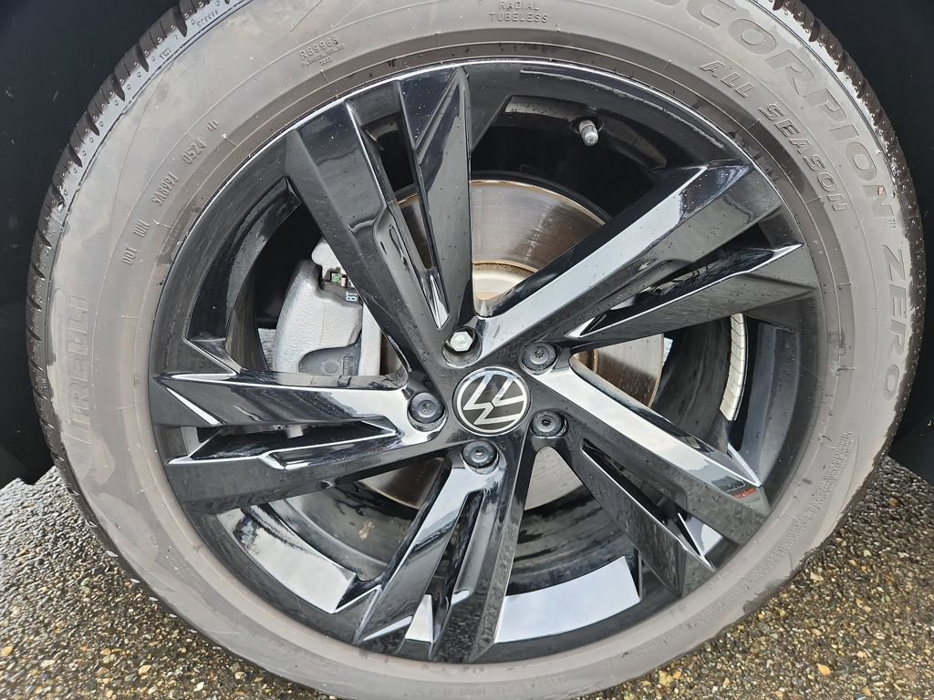 Used 2024 Volkswagen Tiguan SE R-Line image 13
