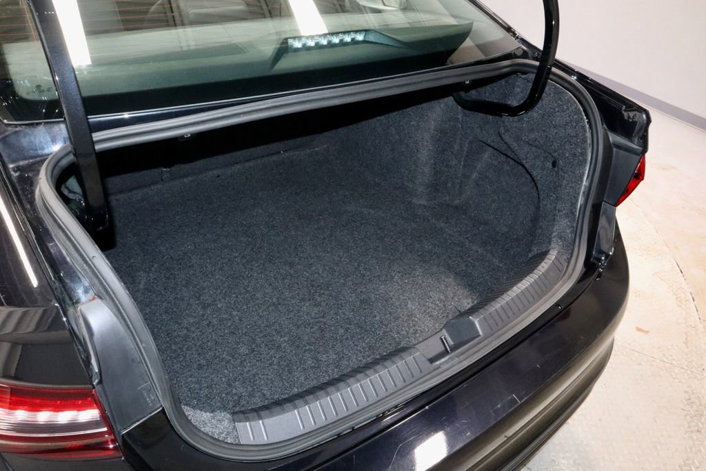 Used 2025 Volkswagen Jetta SE image 13