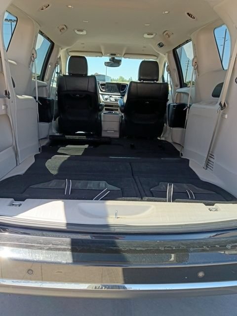 Used 2023 Chrysler Pacifica Touring-L FWD image 22