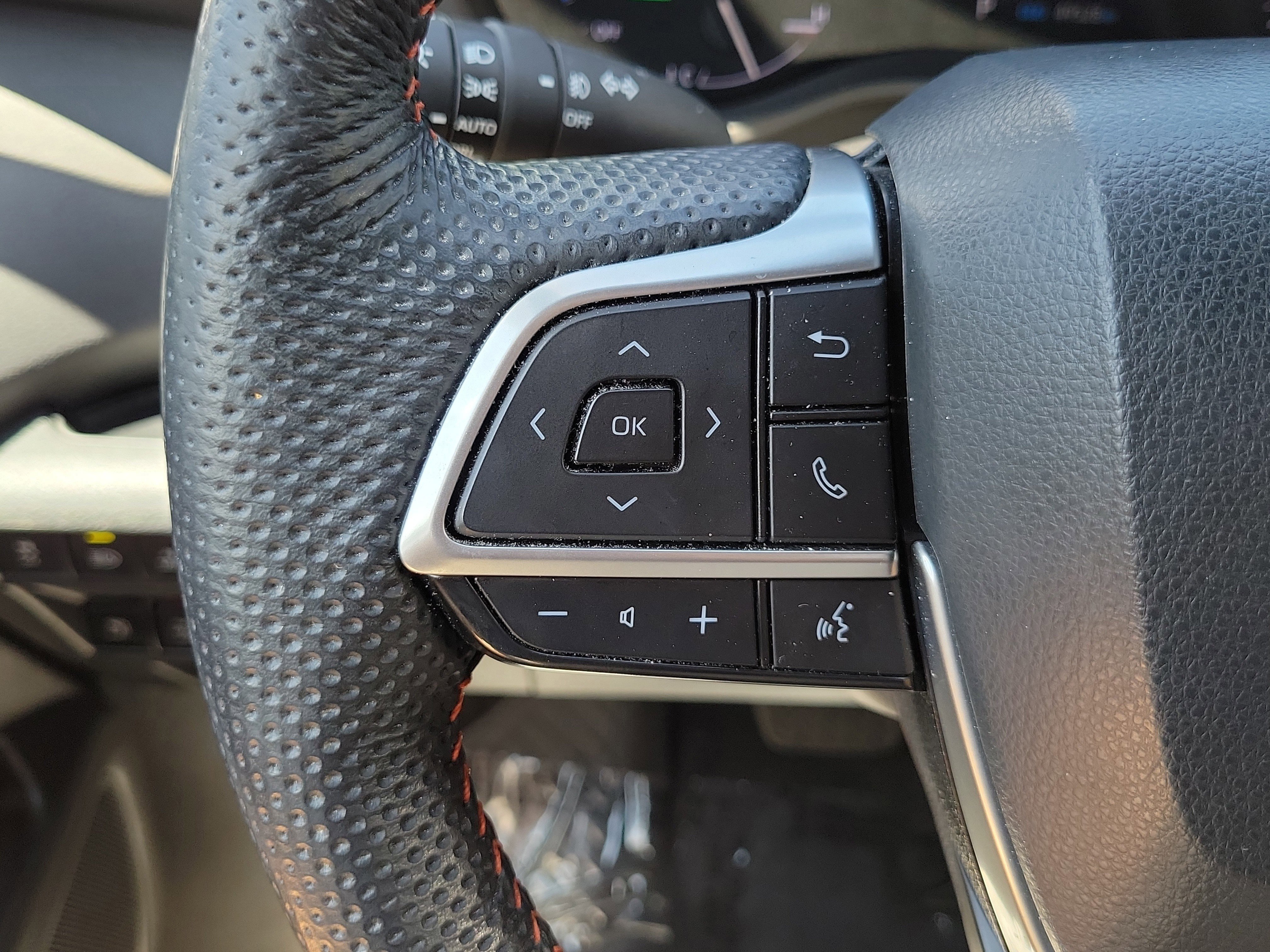 Used 2024 Toyota Sienna XSE w/ XSE Plus Package AWD/4WD image 25