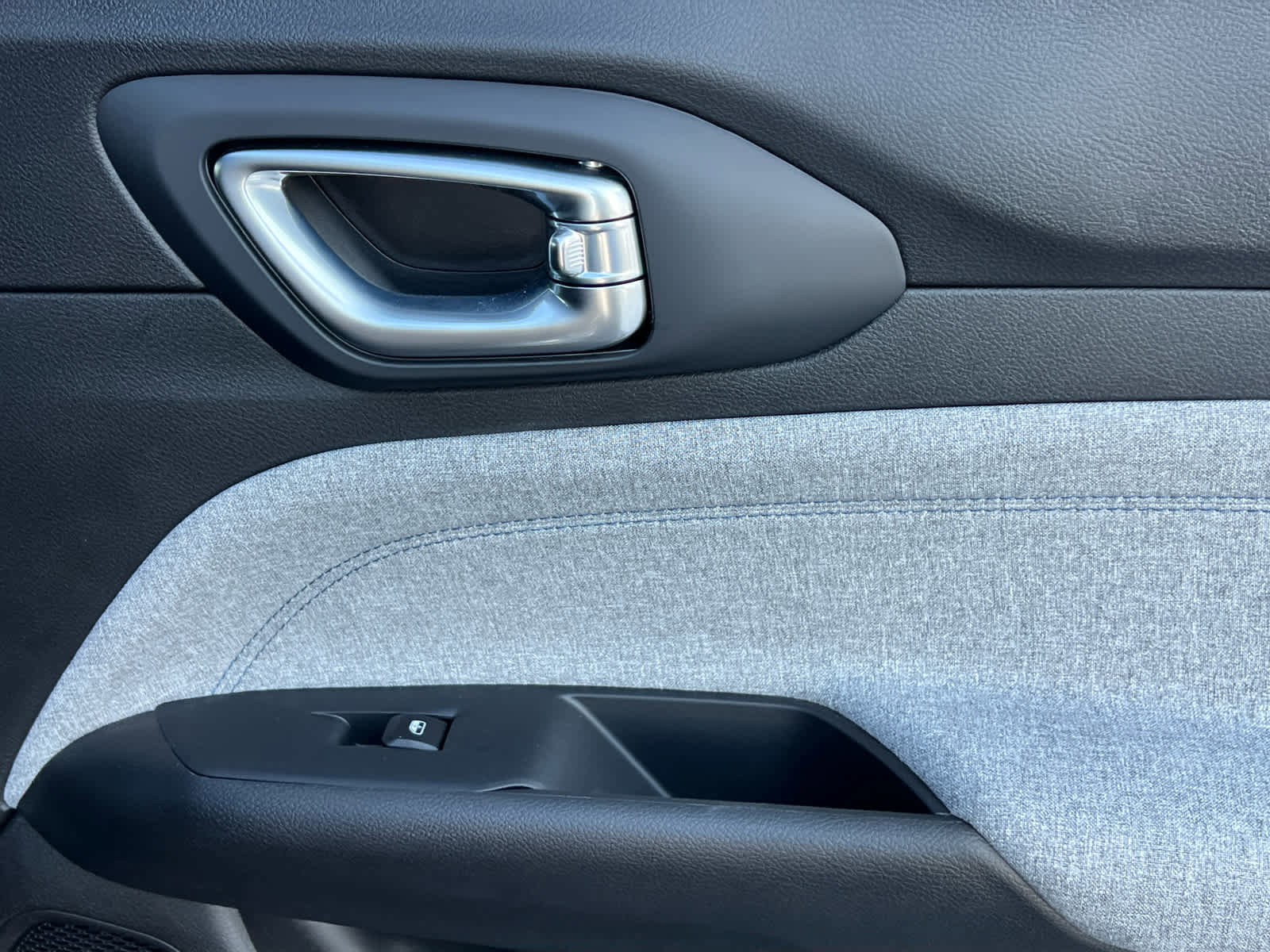 Used 2024 Jeep Compass Sport image 21