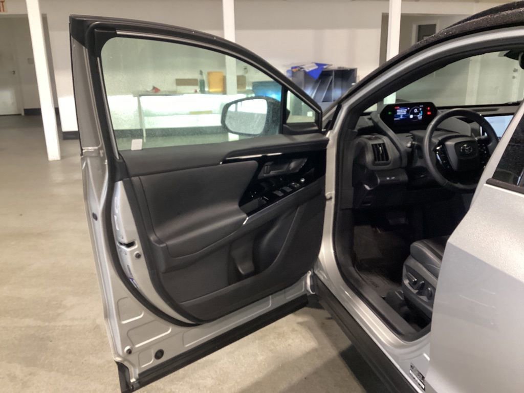 Used 2023 Toyota bZ4X AWD image 10