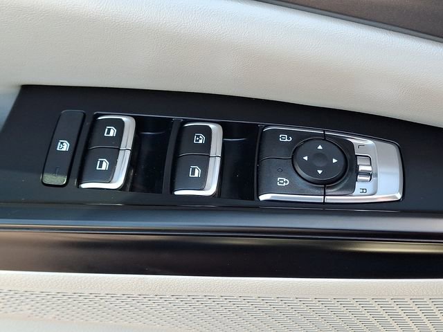 Used 2023 Kia Carnival LX FWD image 27