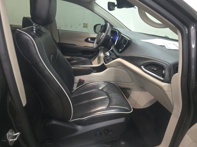 Used 2022 Chrysler Pacifica Limited FWD image 3