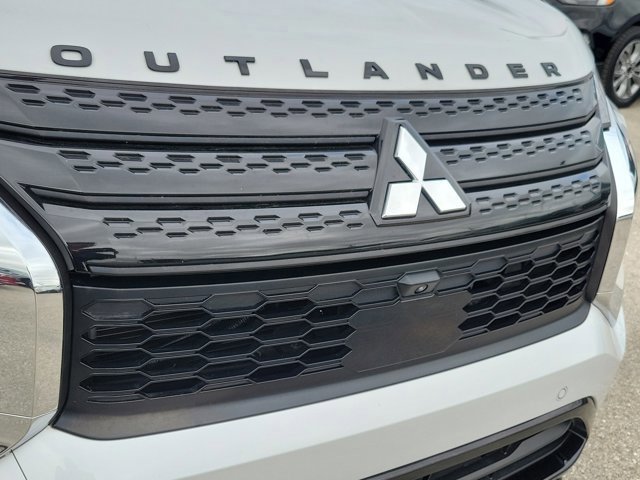 Used 2023 Mitsubishi Outlander SE image 7