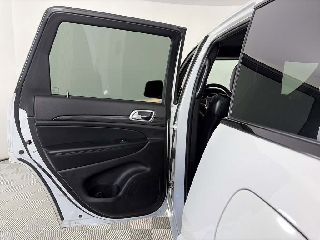 Used 2022 Jeep Grand Cherokee Laredo X image 12