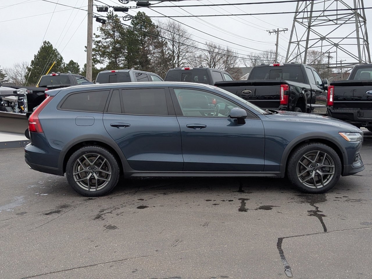 Used 2022 Volvo V60 T5 Cross Country AWD/4WD image 6