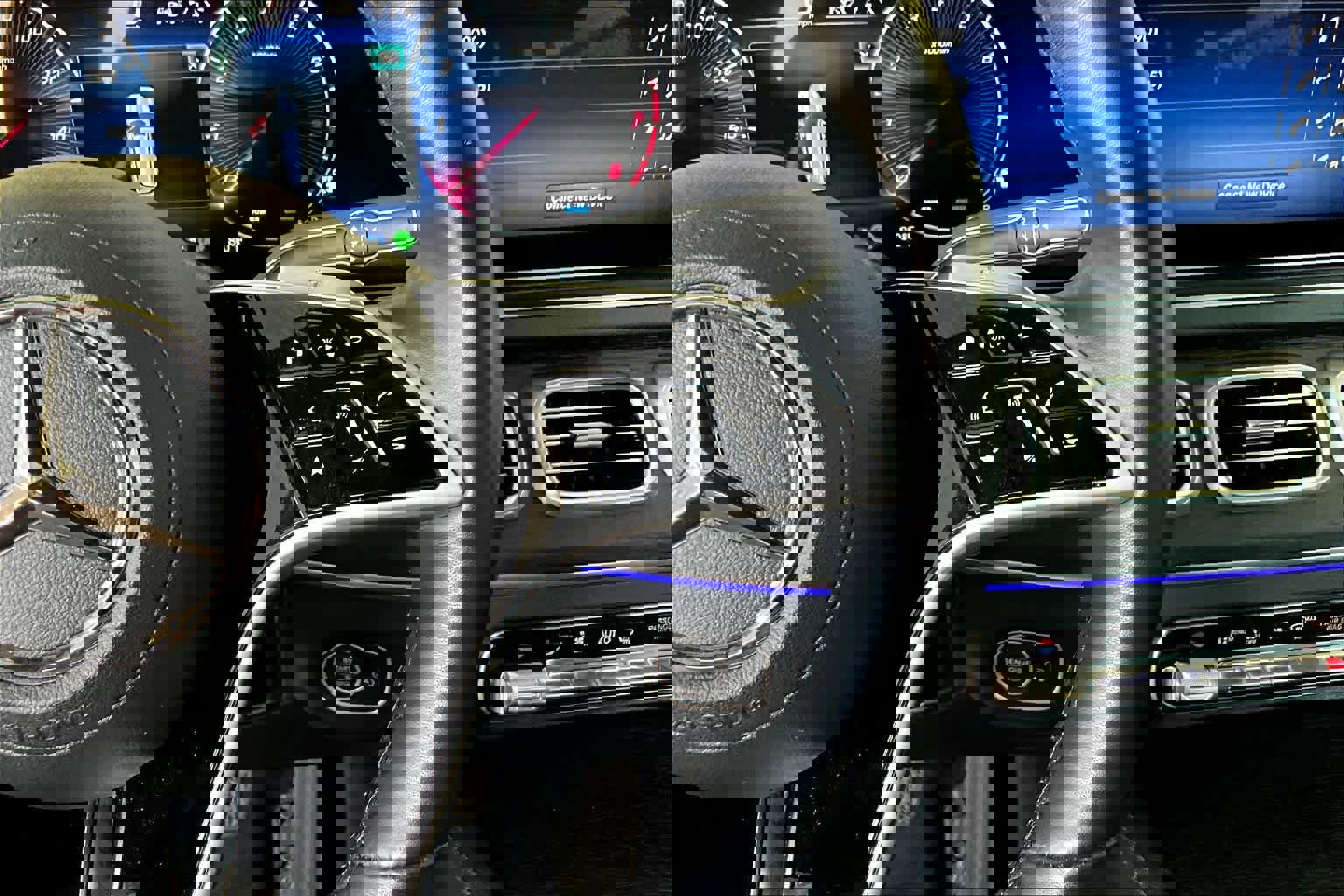 Used 2025 Mercedes-Benz GLS 450 4MATIC image 24