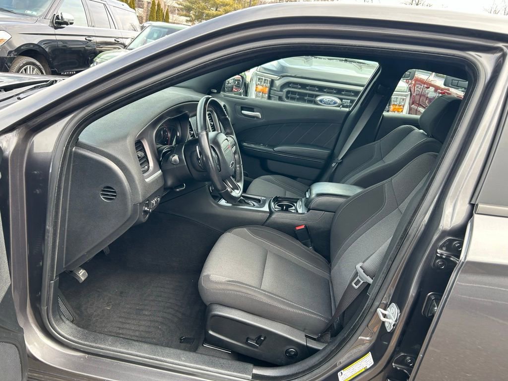 Used 2019 Dodge Charger SXT w/ Blacktop Package image 15