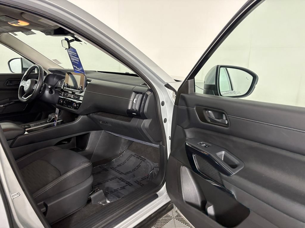 Used 2023 Nissan Pathfinder SV AWD/4WD image 36