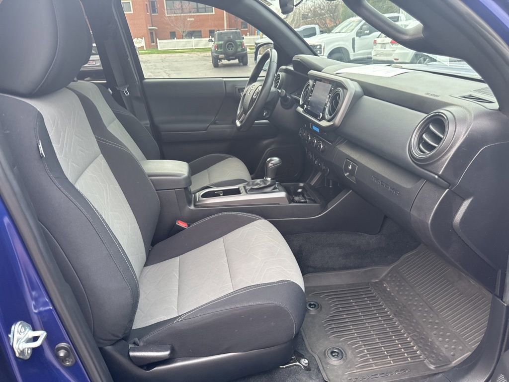 Used 2022 Toyota Tacoma TRD Sport w/ Technology Package AWD/4WD image 33