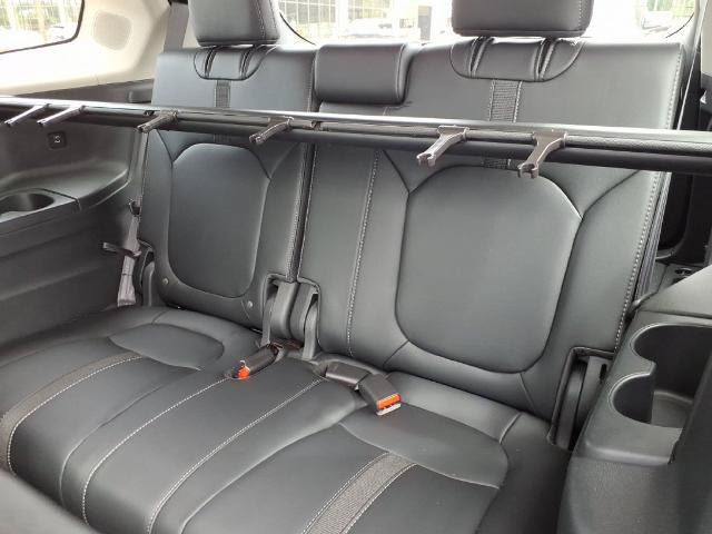 Used 2025 Honda Pilot Touring image 17