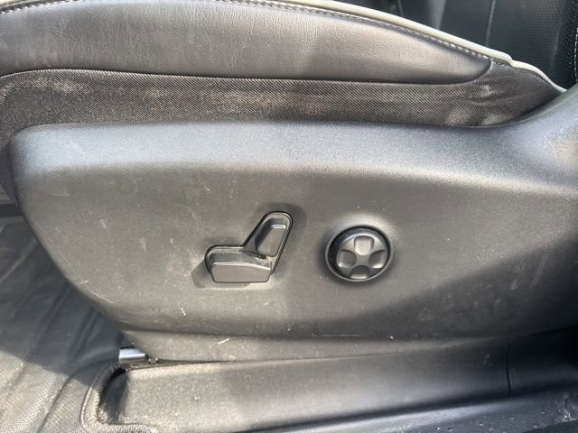 Used 2023 Chrysler Pacifica Limited w/ Uconnect Theater Family Group image 28