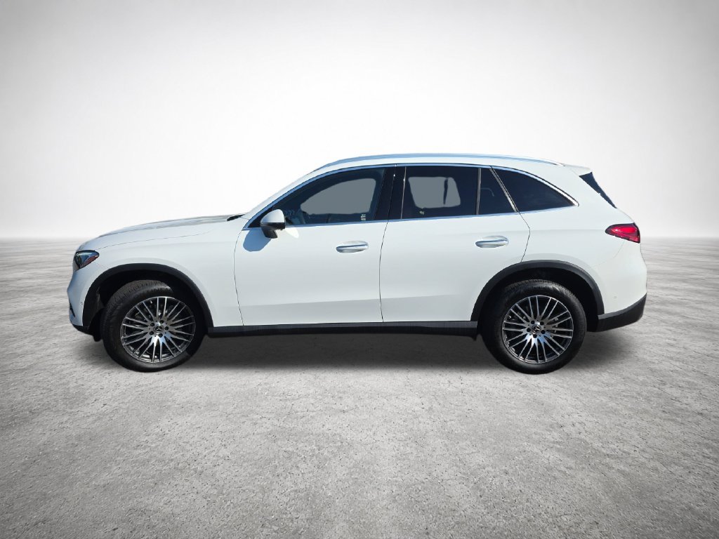 Used 2025 Mercedes-Benz GLC 300 4MATIC image 4
