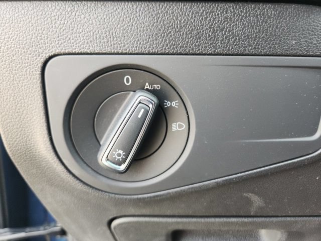 Used 2020 Volkswagen Tiguan SE w/ Panoramic Sunroof Package FWD image 25