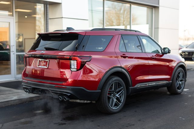Certified 2025 Ford Explorer ST AWD/4WD image 4