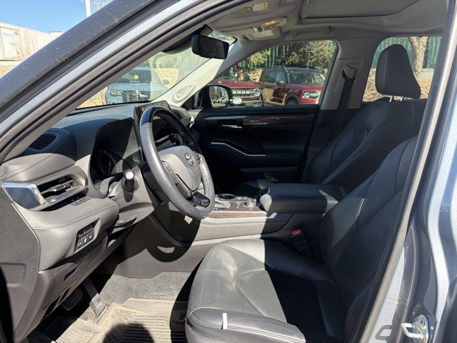 Used 2020 Toyota Highlander Limited image 12