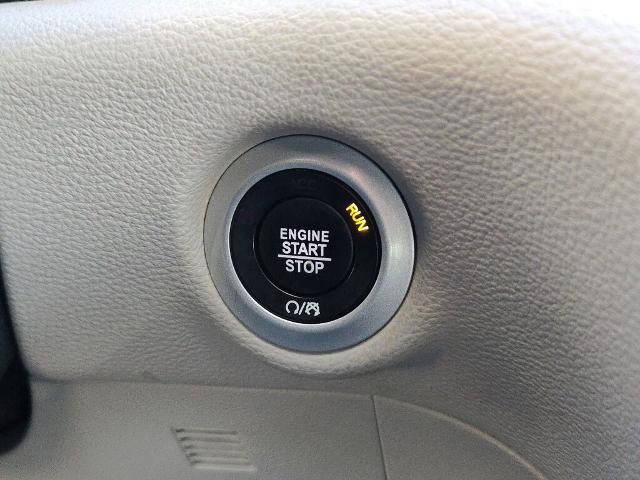 Used 2024 Chrysler Pacifica Limited image 30