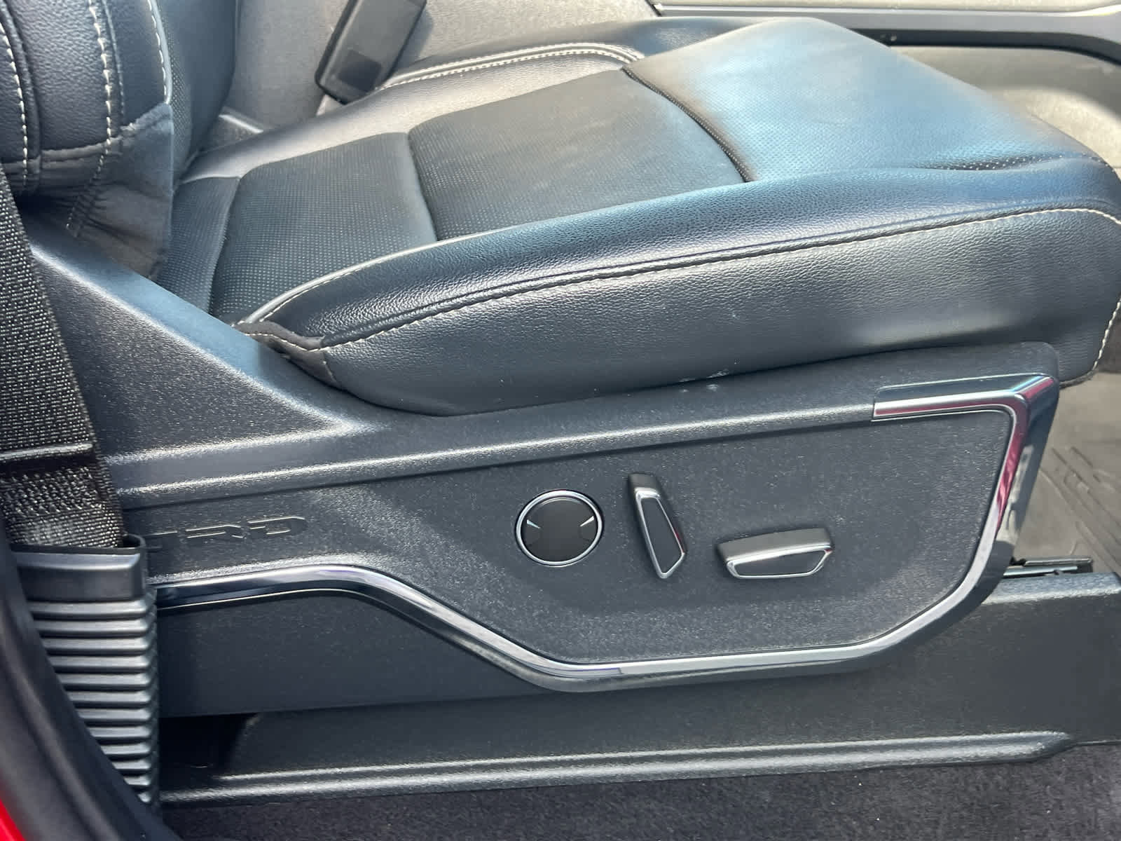 Certified 2023 Ford F150 Lariat w/ Equipment Group 502A High image 18