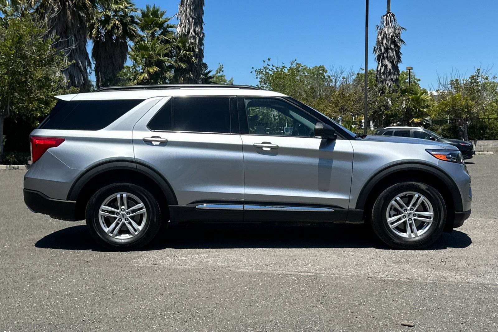 Certified 2023 Ford Explorer XLT w/ Equipment Group 202A AWD/4WD image 2