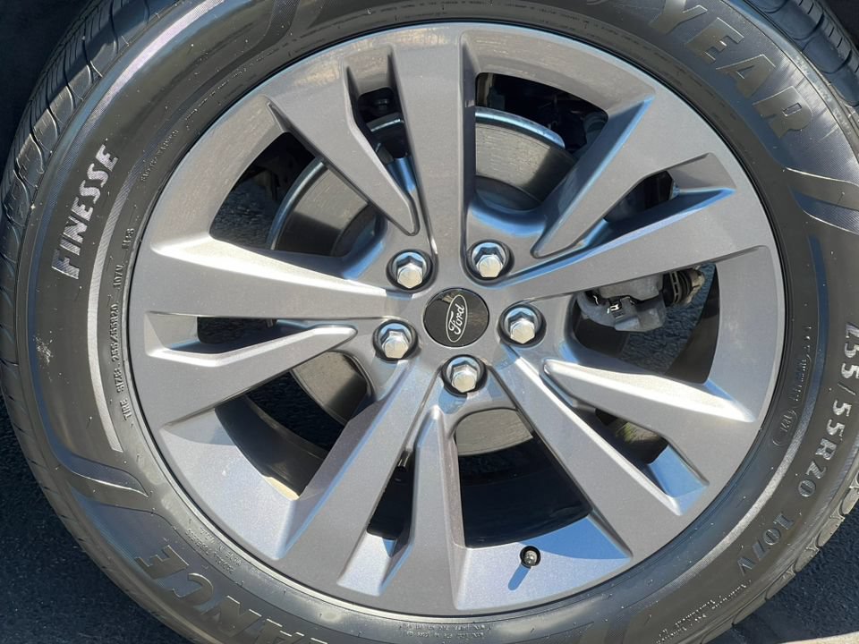 Certified 2023 Ford Explorer XLT w/ Equipment Group 202A AWD/4WD image 8