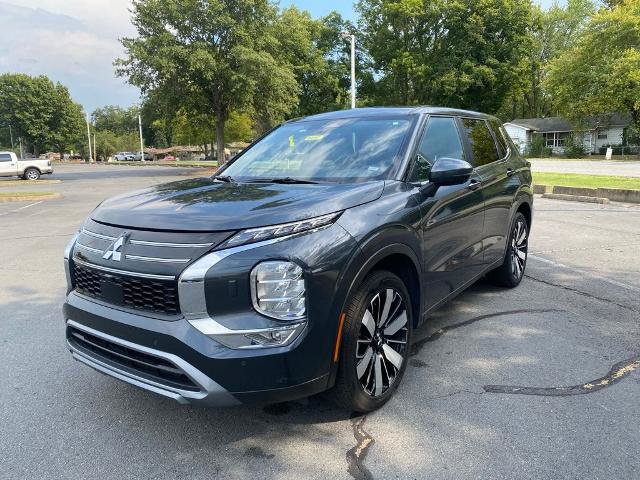 Used 2025 Mitsubishi Outlander SE AWD/4WD image 3