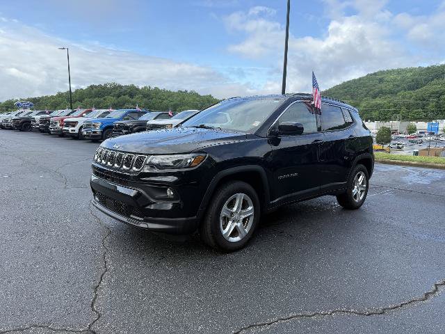 Used 2023 Jeep Compass Latitude w/ Convenience Group AWD/4WD image 11