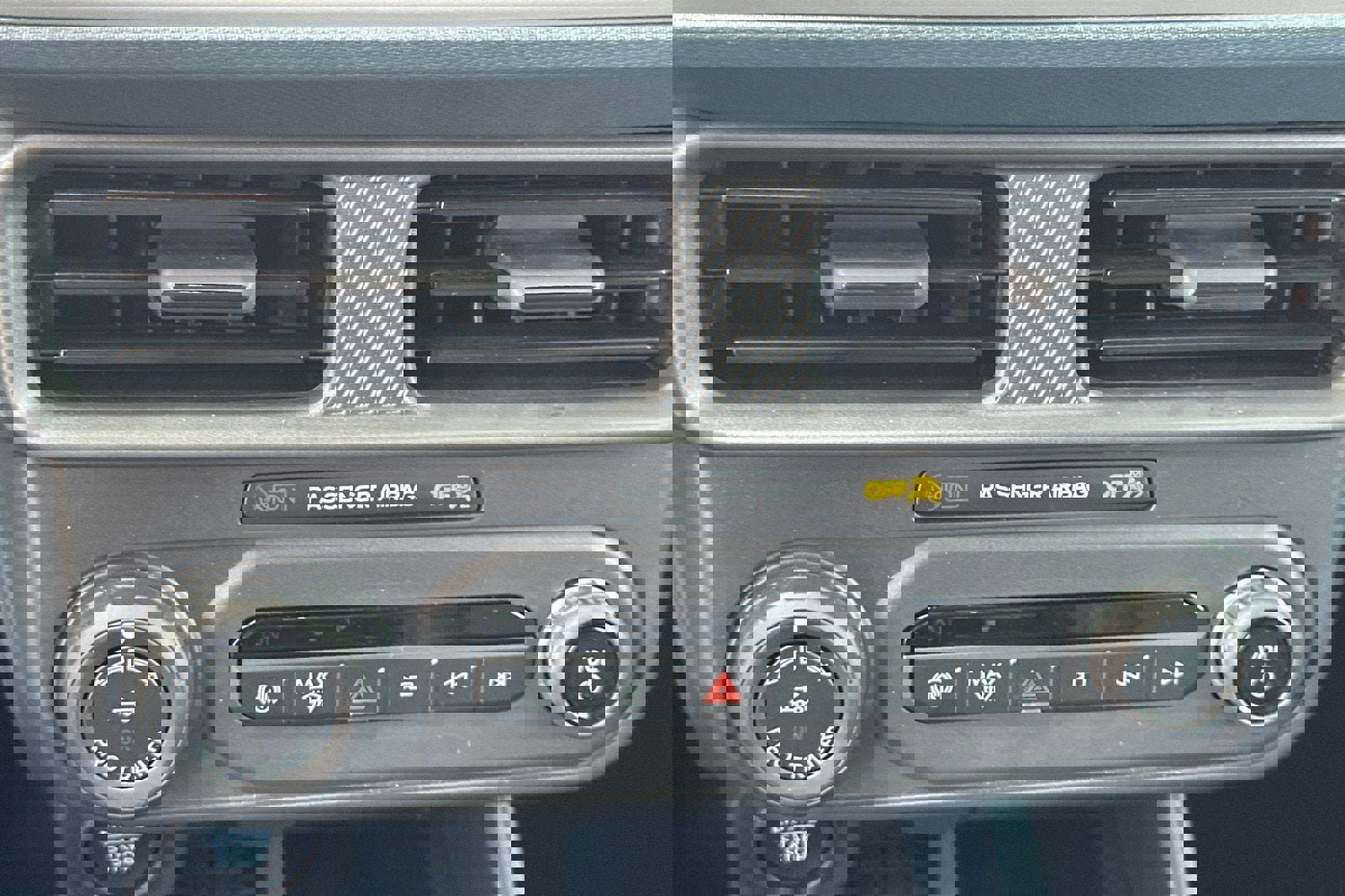 Certified 2025 Ford Maverick Lariat w/ Black Appearance Package image 21