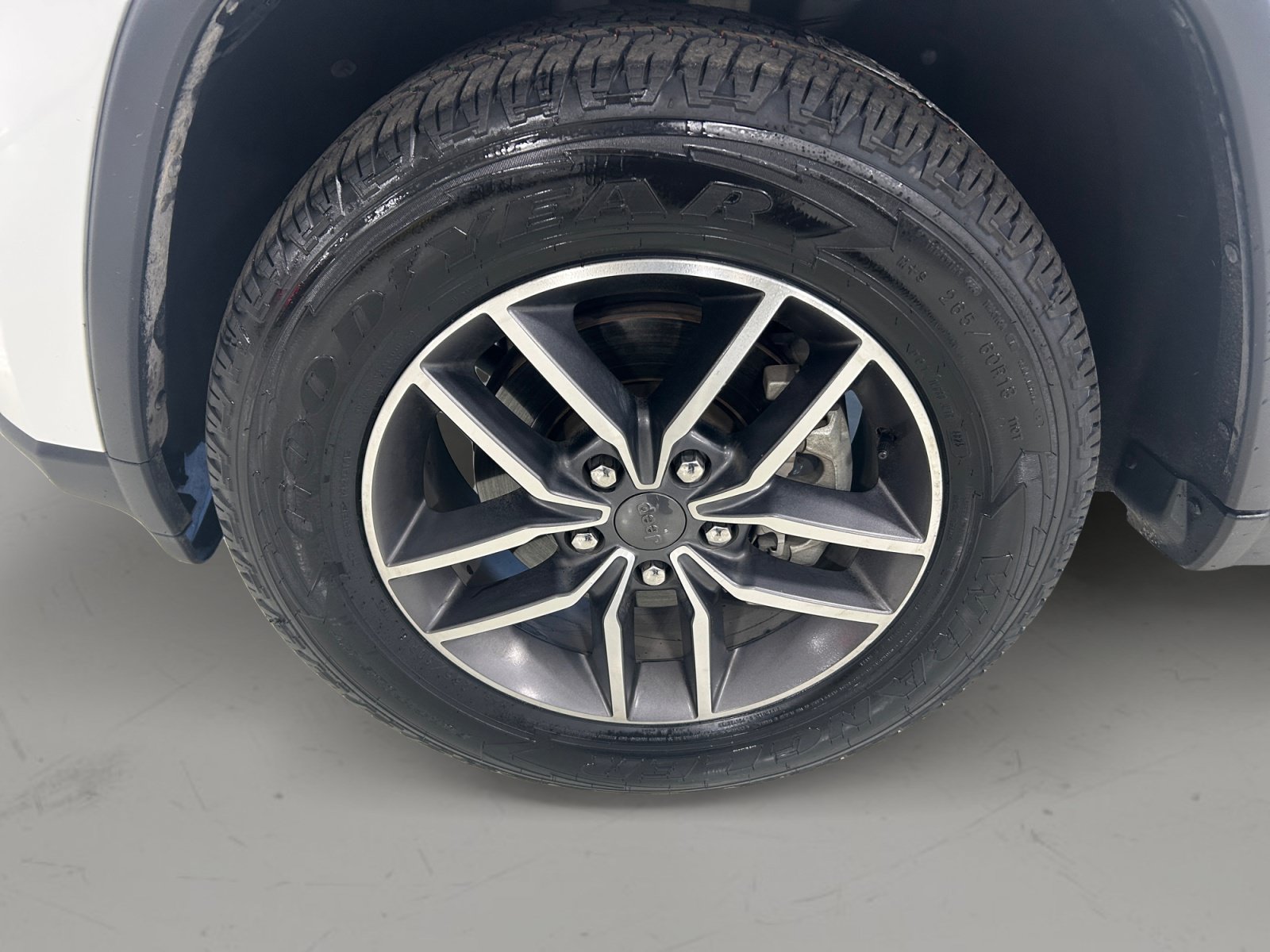 Used 2020 Jeep Grand Cherokee Limited RWD image 8