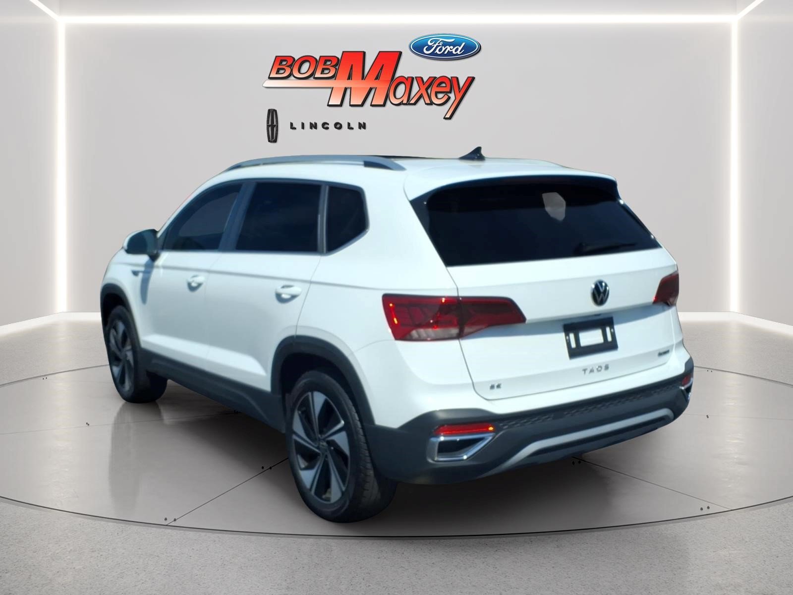 Used 2024 Volkswagen Taos SE AWD/4WD image 6