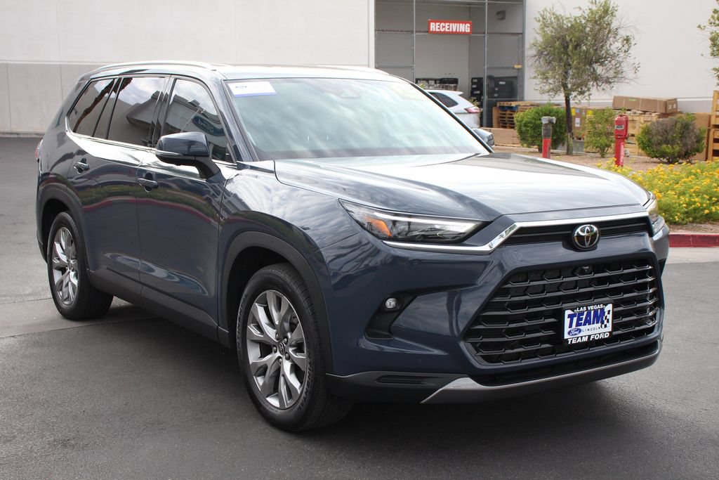 Used 2025 Toyota Grand Highlander AWD image 11