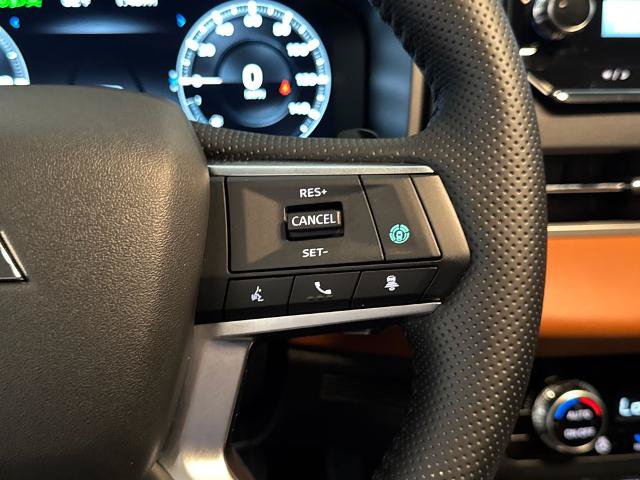 Used 2025 Mitsubishi Outlander 4WD Plug-In Hybrid image 22