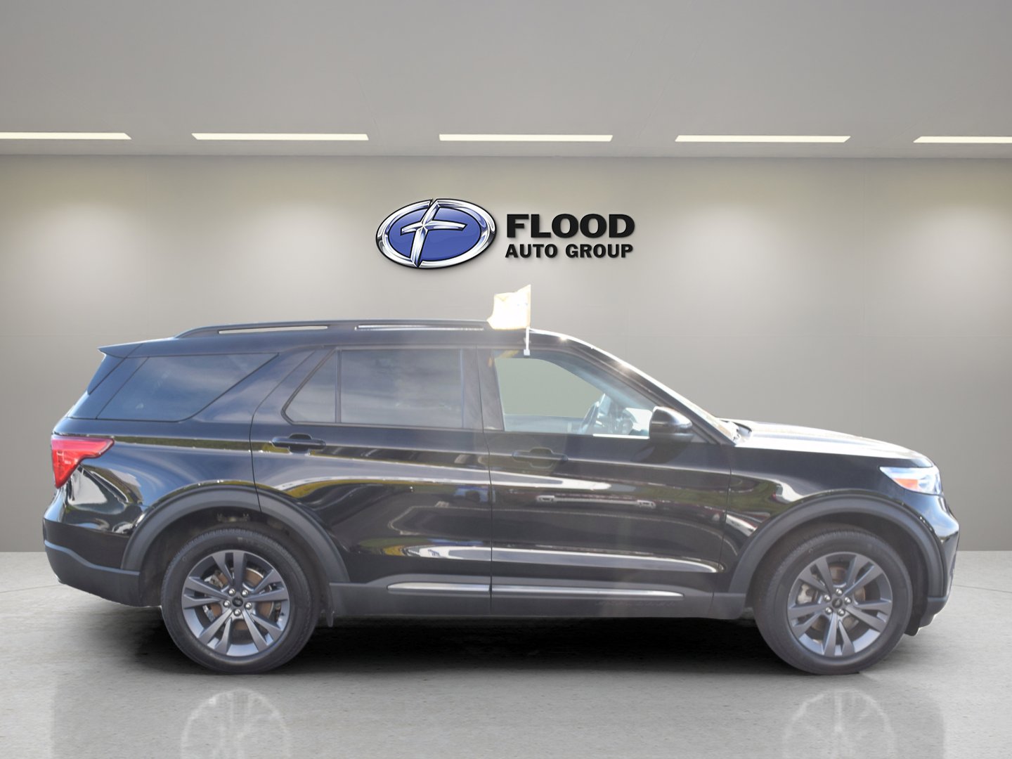 Certified 2023 Ford Explorer XLT w/ Equipment Group 202A AWD/4WD image 3