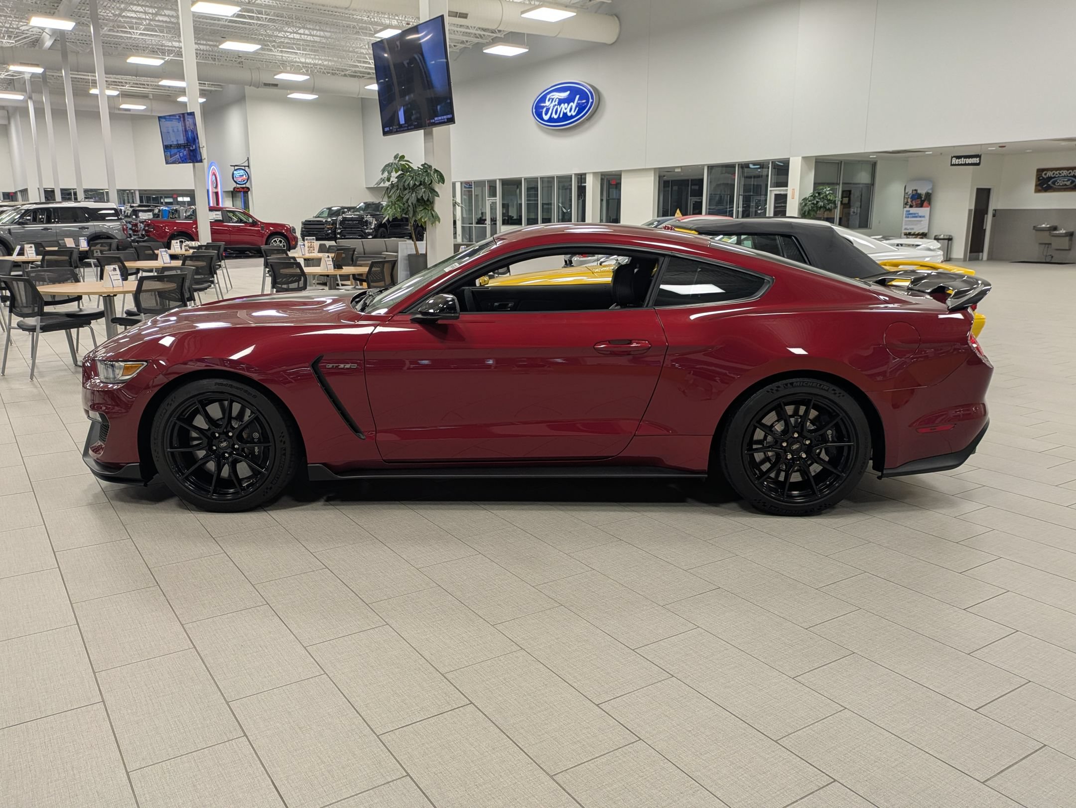 Certified 2019 Ford Mustang Shelby GT350 w/ Technology Package RWD image 6