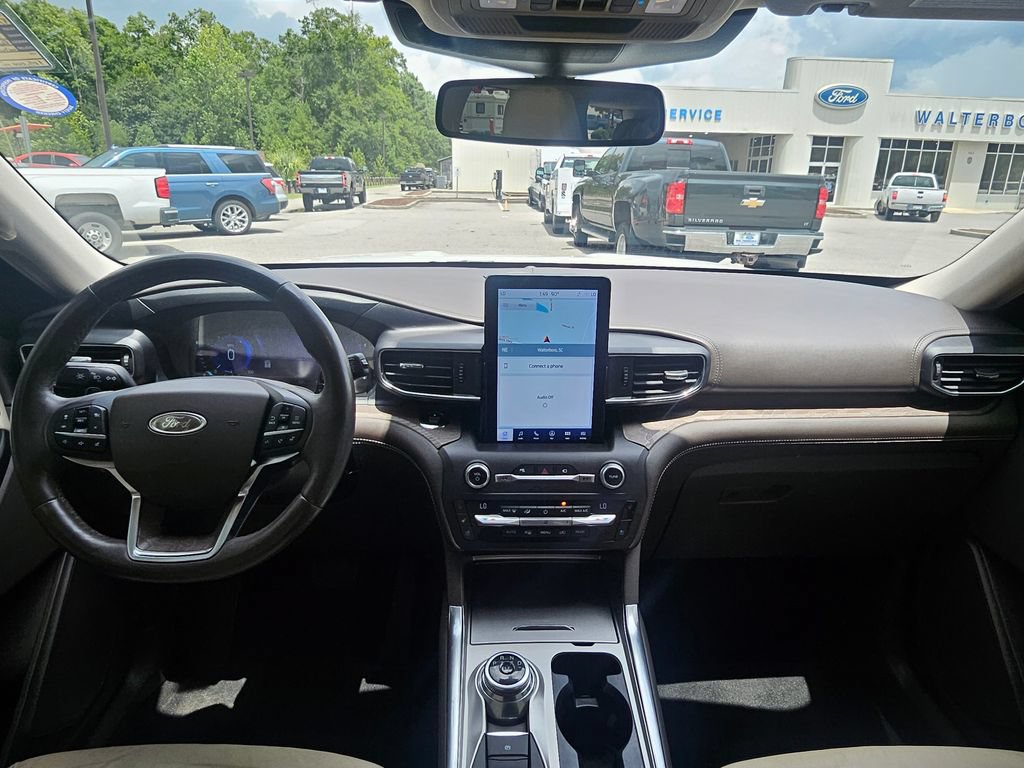 Certified 2020 Ford Explorer Platinum w/ Premium Technology Package AWD/4WD image 5