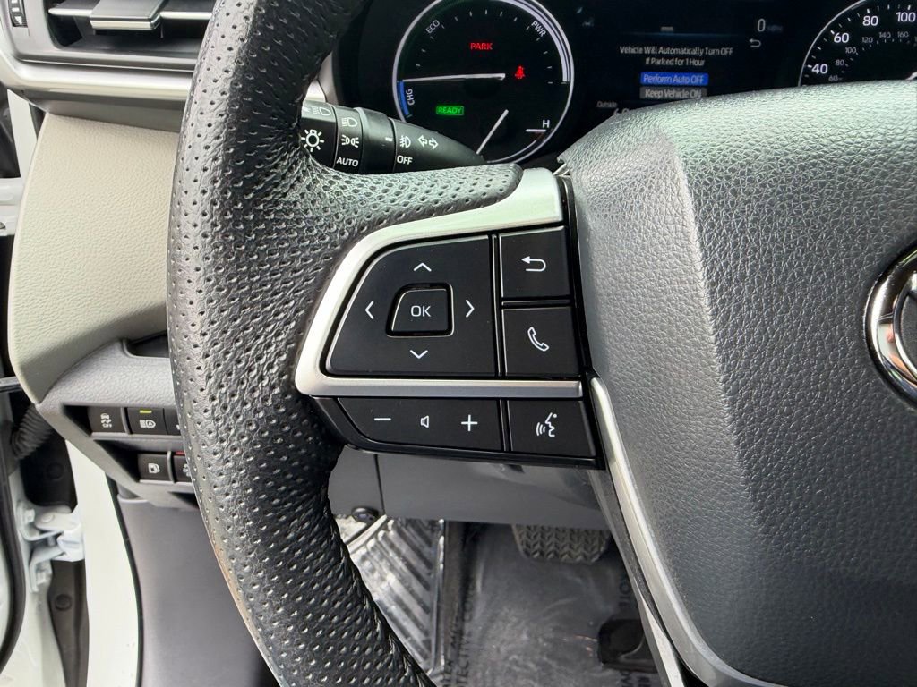 Used 2024 Toyota Sienna Limited FWD image 32