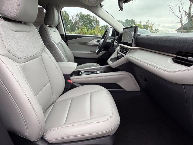 Certified 2025 Ford Explorer Active w/ Active Comfort Package AWD/4WD image 25