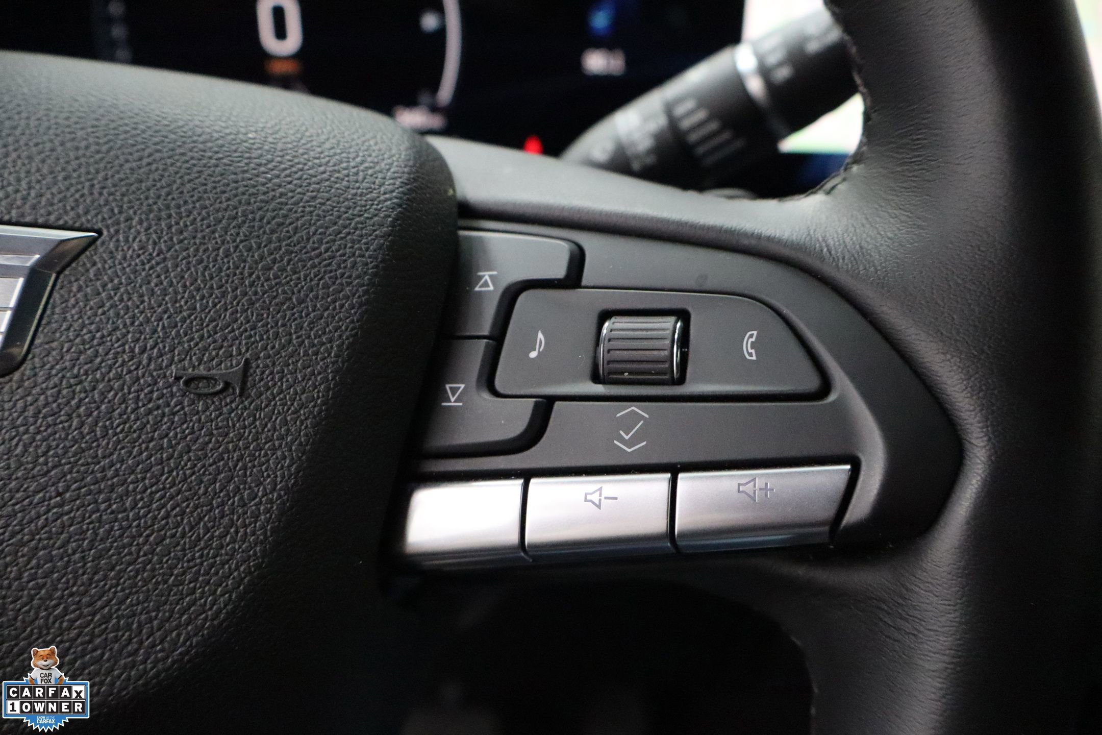 Used 2025 Cadillac XT4 Premium Luxury image 17