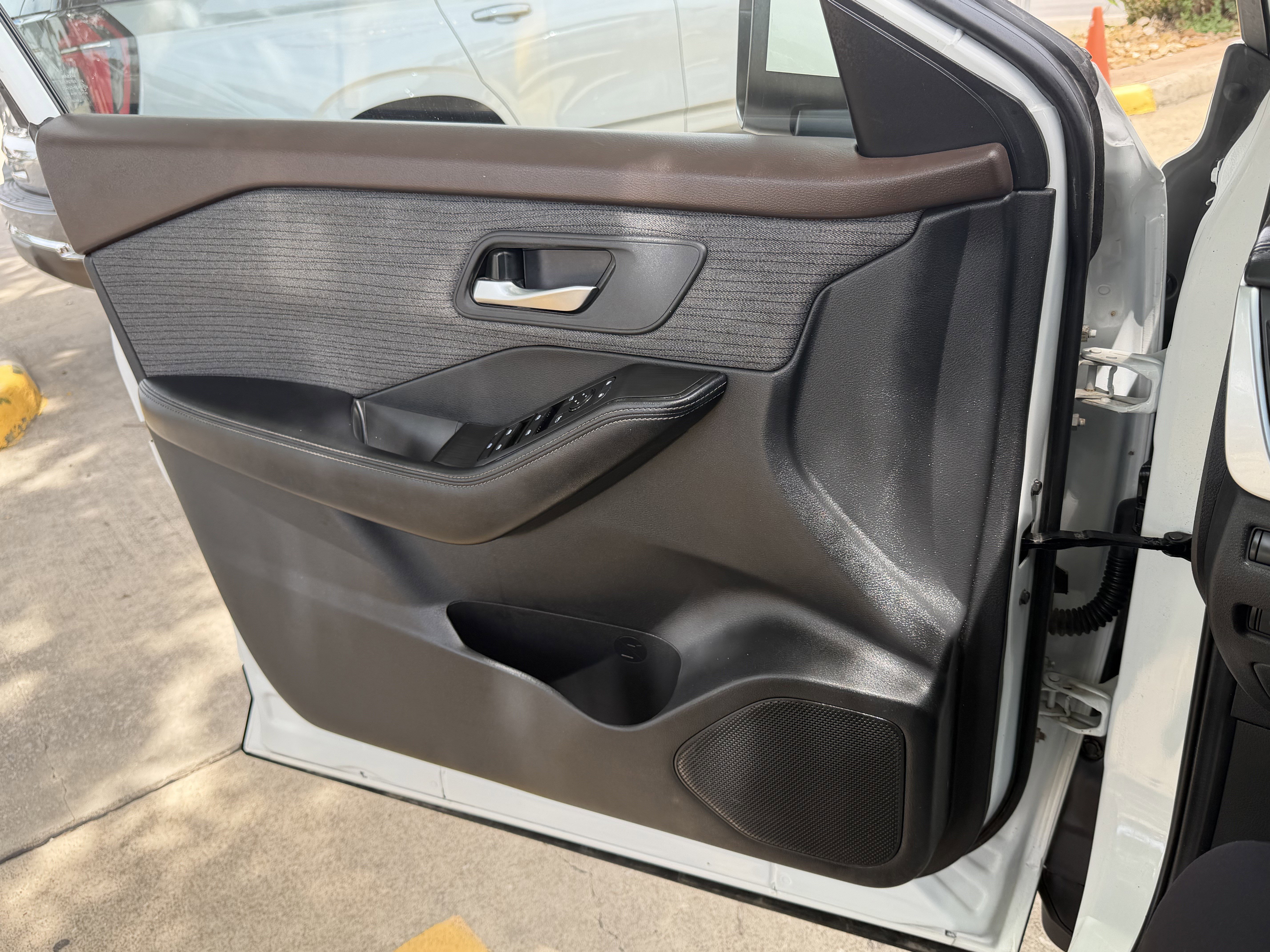 Used 2023 Nissan Rogue SV FWD image 21