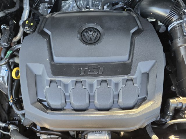 Used 2021 Volkswagen Tiguan SE w/ Panoramic Sunroof Package FWD image 31