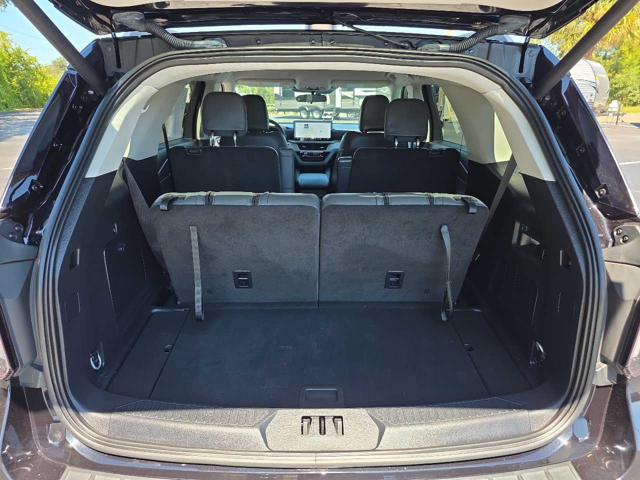 Certified 2025 Ford Explorer Active w/ Active Comfort Package RWD image 21
