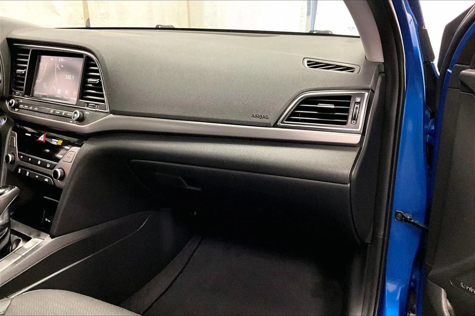 Used 2017 Hyundai Elantra Limited w/ Limited Tech Package 04 image 15