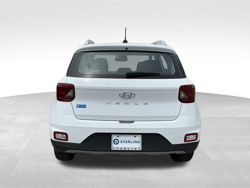 Used 2025 Hyundai Venue SEL FWD image 6