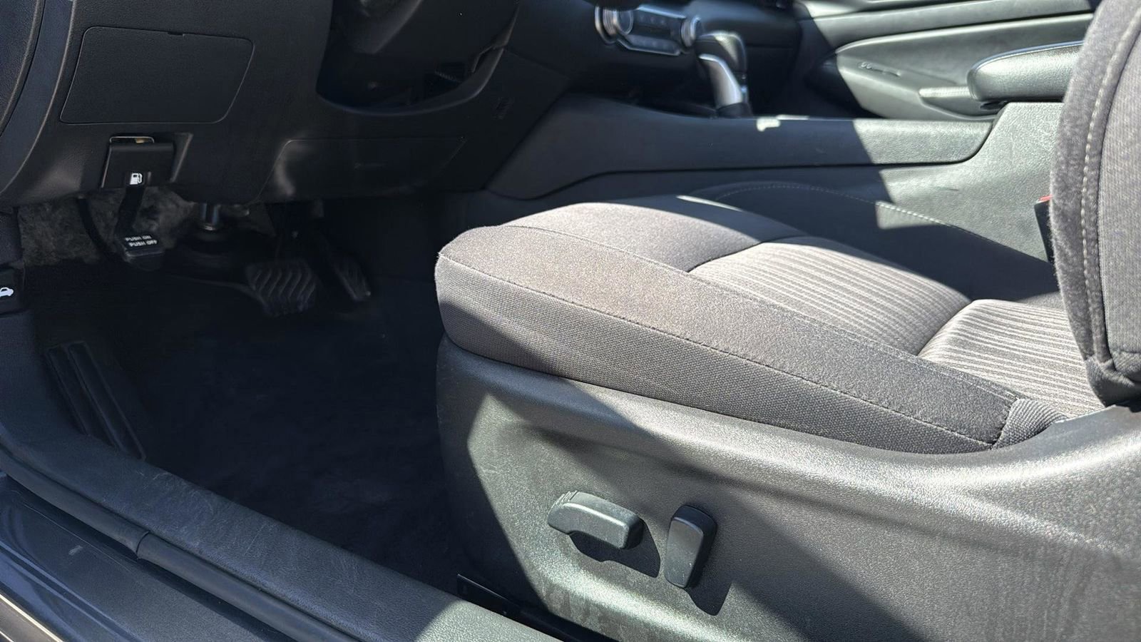 Used 2024 Nissan Altima 2.5 SV image 11